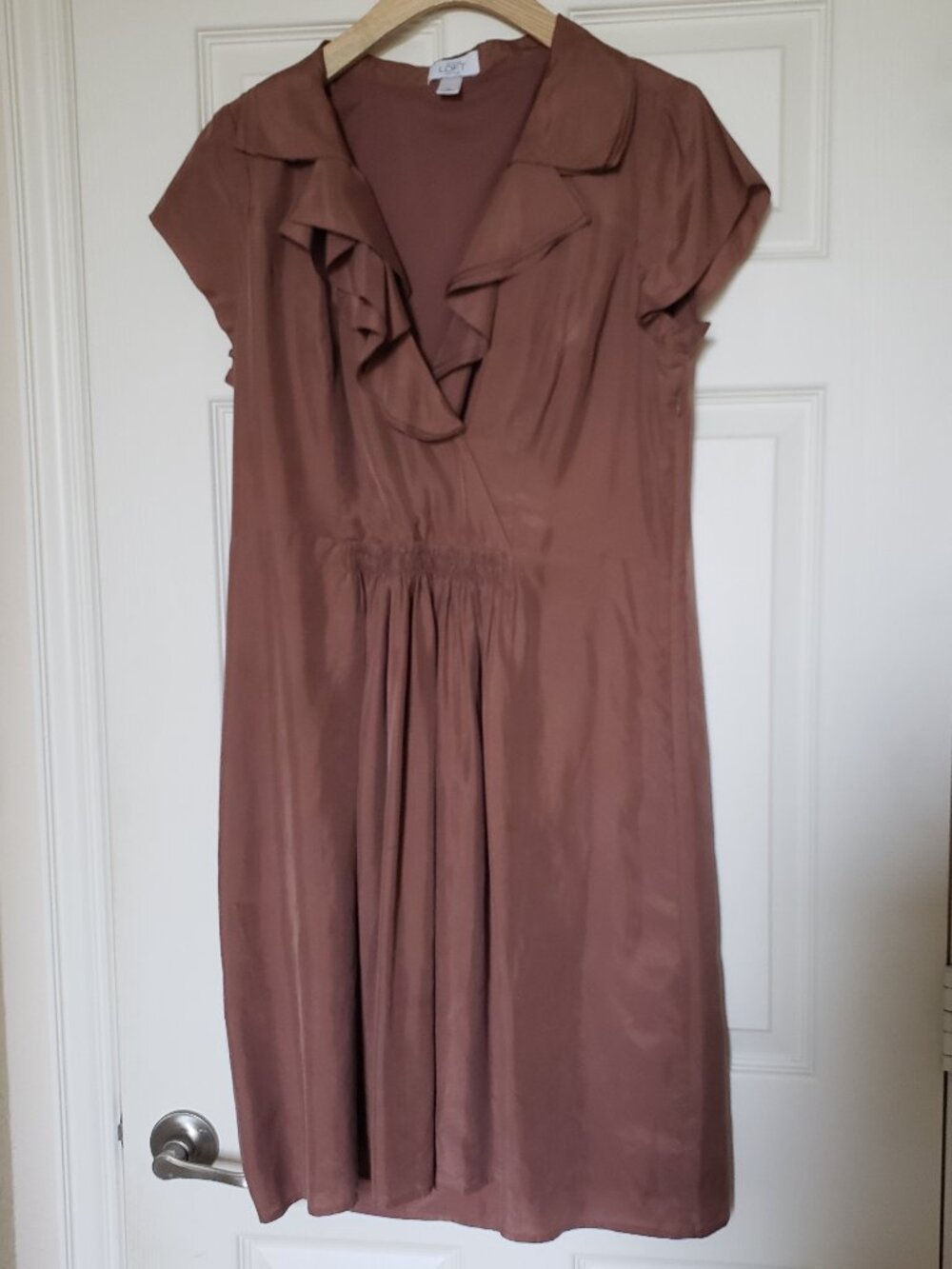 Ann Taylor LOFT 100% Silk Ruffle V-Neck Dress - Size 14 - EUC